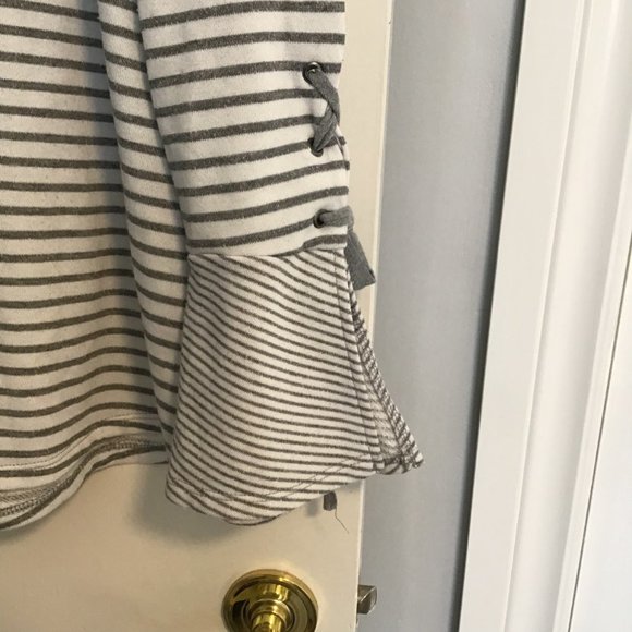 SUNDAY Striped Sweatshirt With Bell Sleeves - Picture 6 of 10